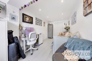 bed5/reception- click for photo gallery